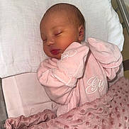 Giya a rejoint le concours — aidez-le/la à gagner de superbes lots ! newborn, baby, sleeping, pink_clothing, mittens, blanket, pillow, infant, cute, peaceful, soft_texture, indoors, crib, resting, child, portrait, human, toddler, warm, cozy