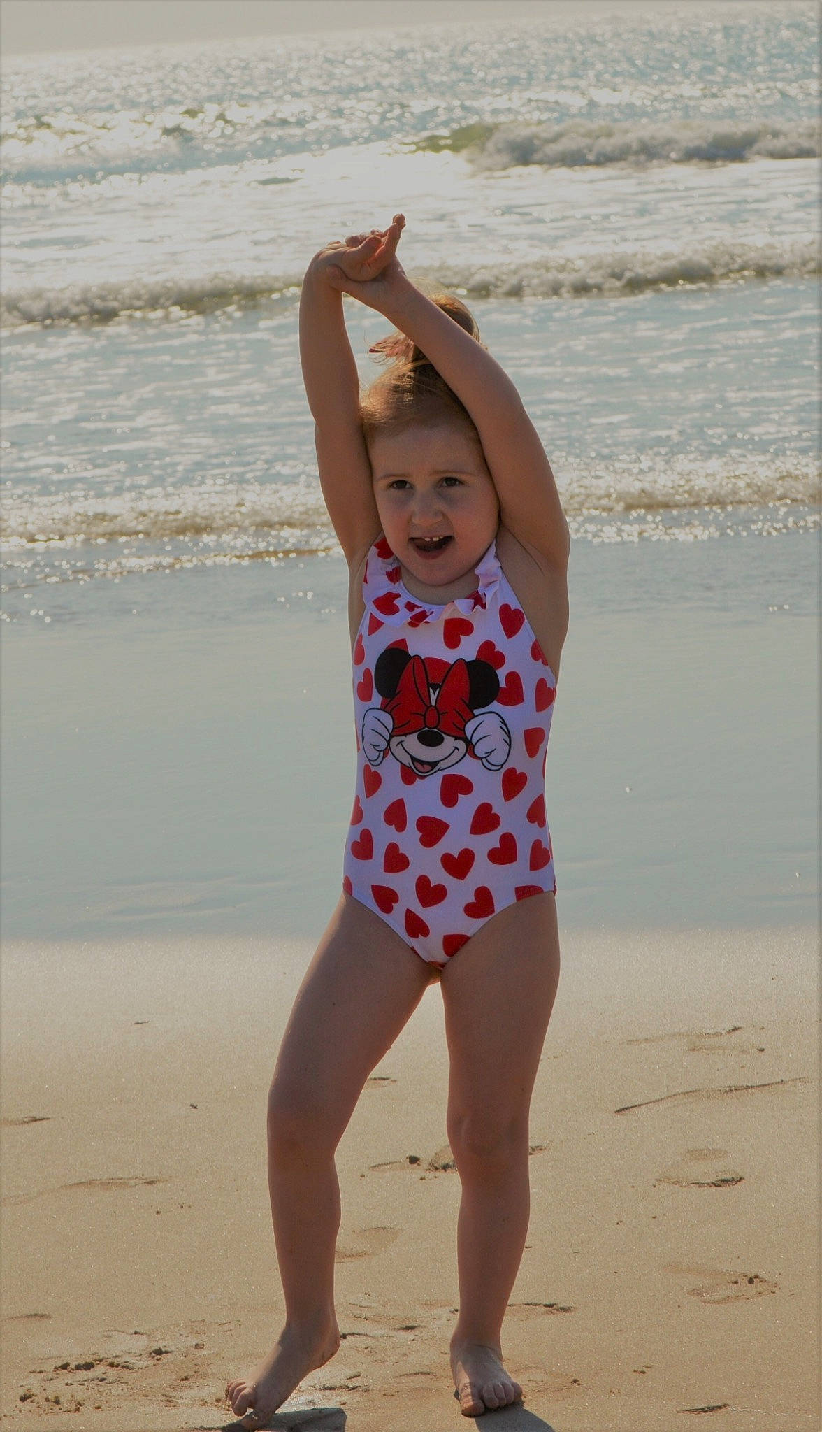 Elsa Et Cyana a rejoint le concours — aidez-le/la à gagner de superbes lots ! barefoot, beach, beauty, fun, gesture, happy, hat, head, leg, neck, one_piece_swimsuit, person, sleeve, smile, summer, swimwear, thigh, toddler, trunk, waist