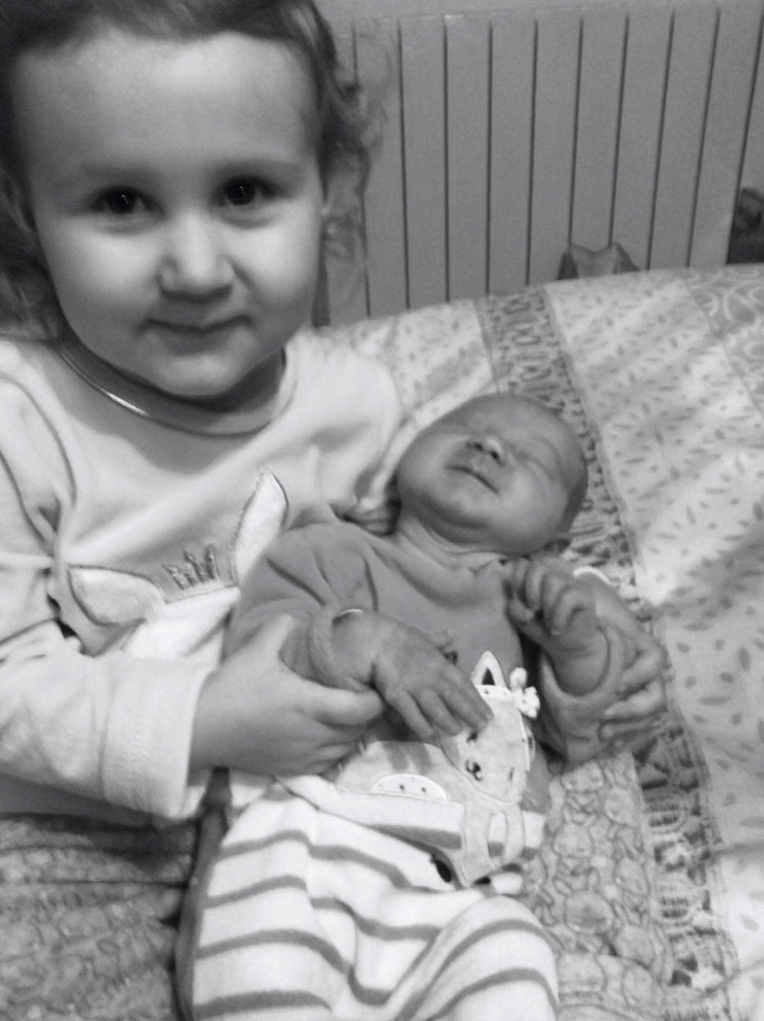 Cyana a rejoint le concours — aidez-le/la à gagner de superbes lots ! black, black_and_white, cheek, comfort, eye, face, gesture, hair, hairstyle, hand, happy, head, iris, joy, mouth, nose, person, photograph, skin, smile