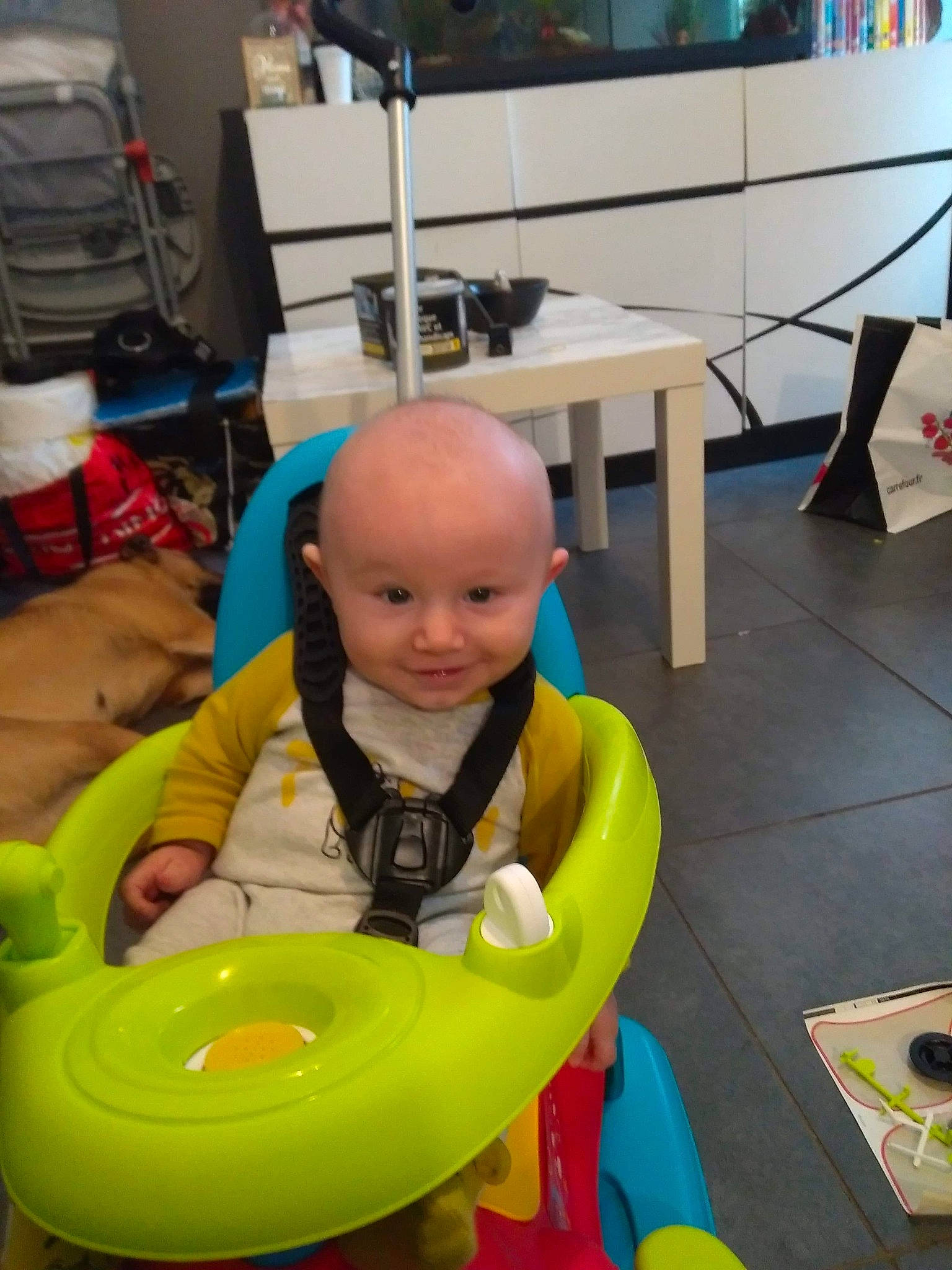 Kenzo a rejoint le concours — aidez-le/la à gagner de superbes lots ! baby, baby_playing_with_toys, baby_products, baby_toddler_clothing, baby_toys, chair, child, desk, engineering, flooring, fun, joy, leisure, person, plastic, play, recreation, sitting, smile, table