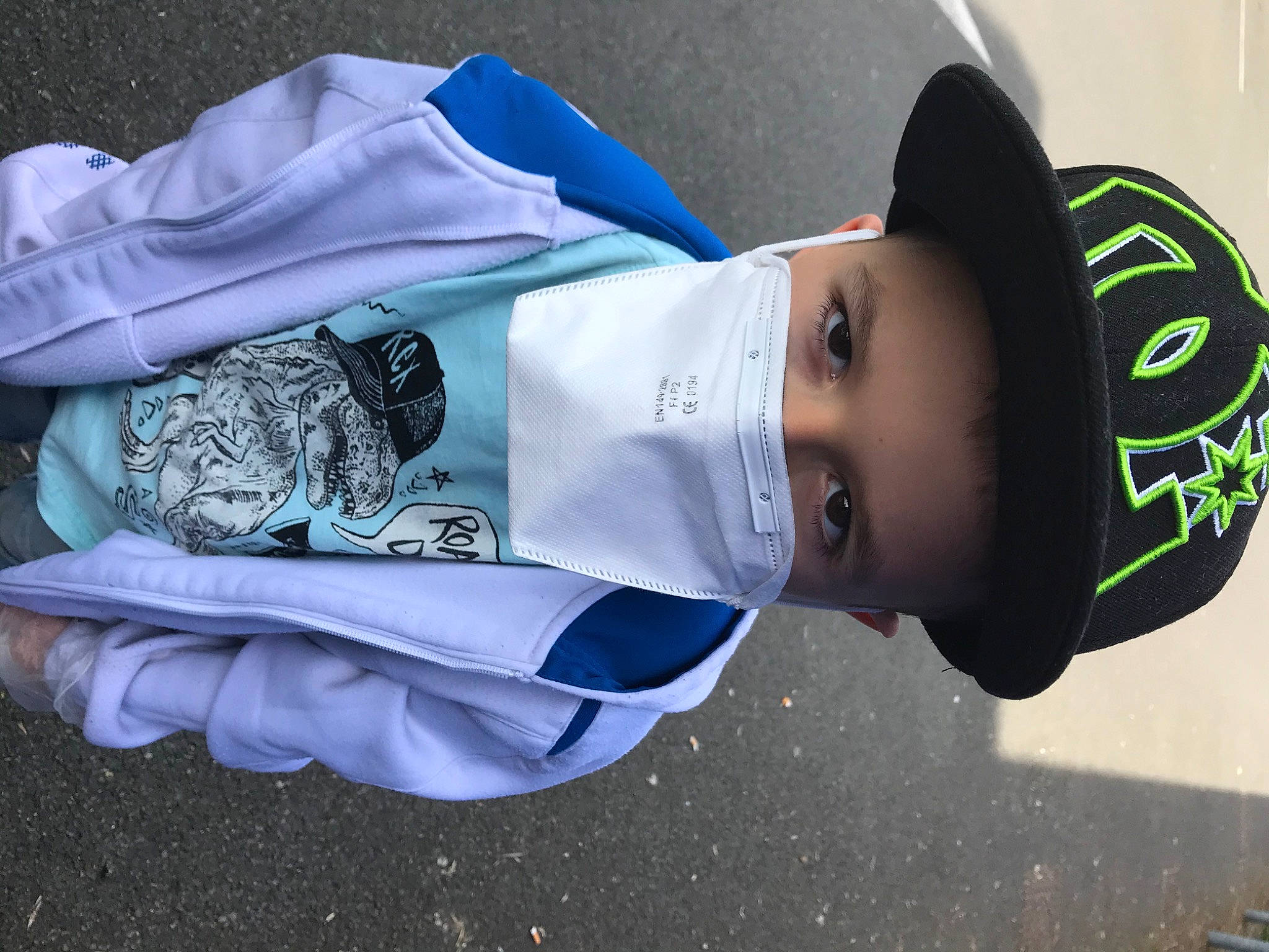 Lenny a rejoint le concours — aidez-le/la à gagner de superbes lots ! nap, person, sleep