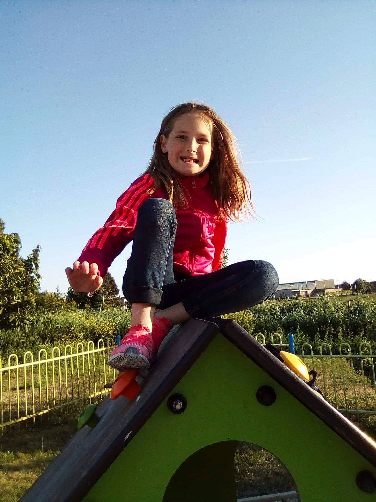 Zelya participe au concours pour gagner de l'argent avec cette photo : child, fun, happy, joy, leisure, person, photography, plant, play, playground, public_space, recreation, sky, smile, tree, vacation