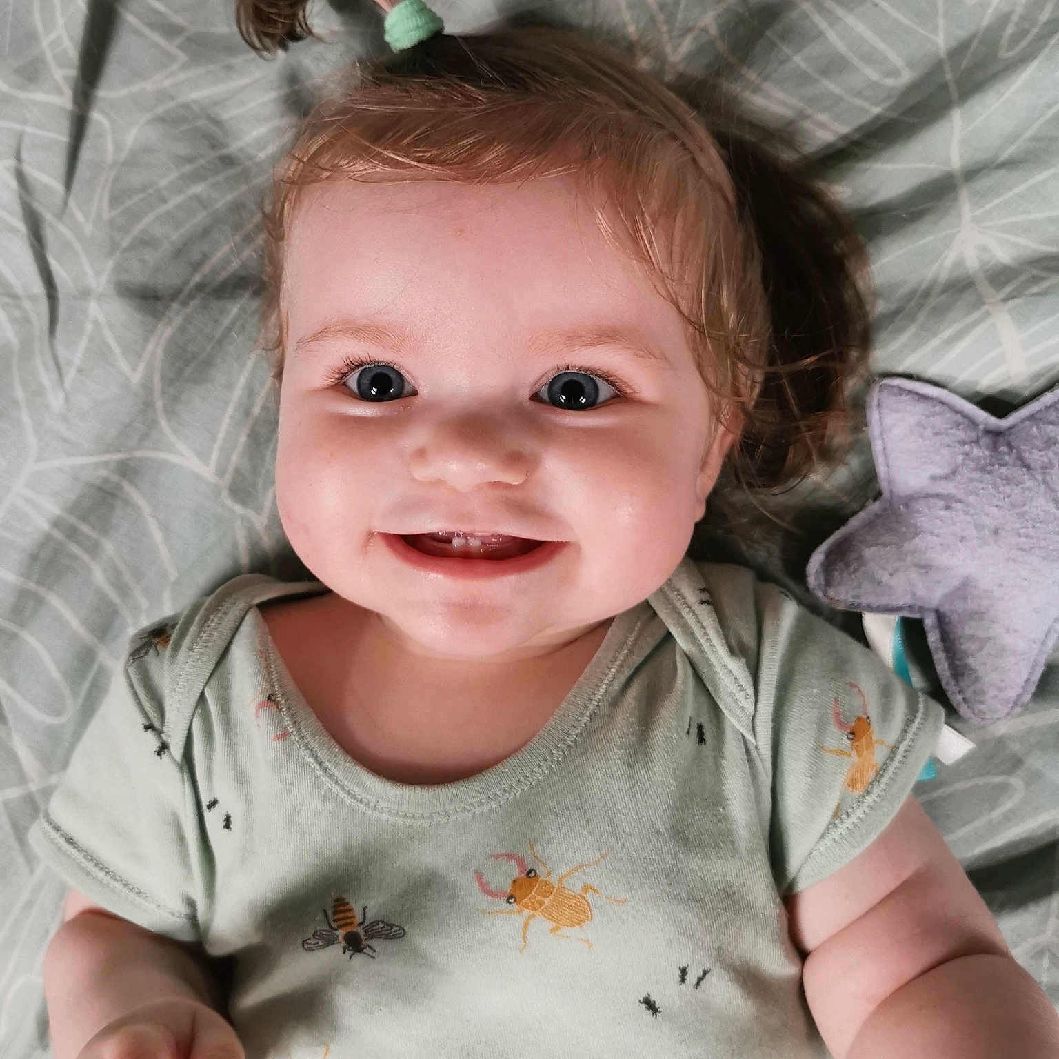 Joanna participe au concours pour gagner de l'argent avec cette photo : baby, baby_toddler_clothing, cheek, eye, eyebrow, eyelash, face, hairstyle, happy, head, iris, lip, nose, pink, skin, sleeve, smile, textile, toddler, white