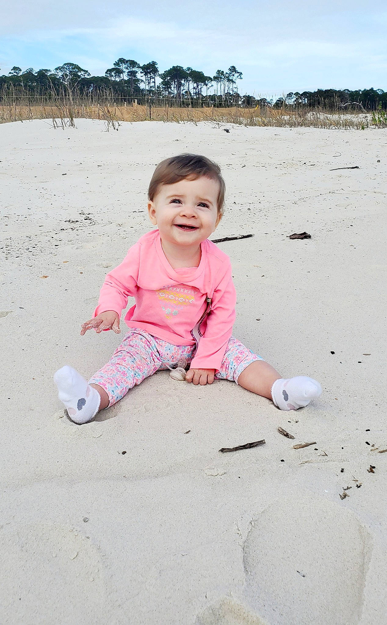 Everley is registered to the contest to win money with this photo: beach, child, coast, fun, joy, ocean, person, pink, play, sand, sea, shore, smile, summer, toddler, vacation