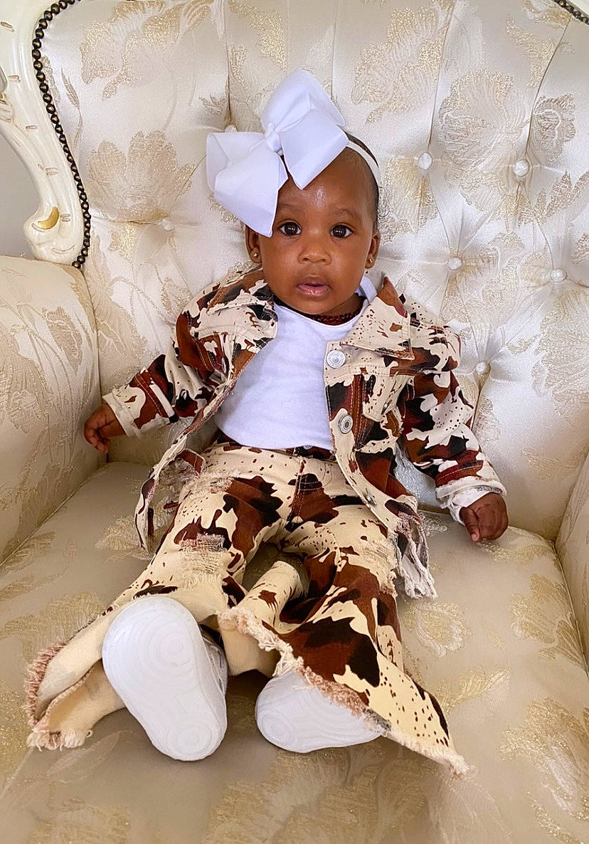 Claire is registered to the contest to win money with this photo: baby, baby_products, baby_toddler_clothing, cap, chair, collar, comfort, costume_hat, dress, embellishment, fashion_accessory, fashion_design, happy, hat, headpiece, peach, person, sleeve, textile, toddler