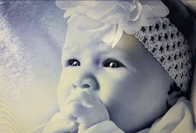 Livia participe au concours pour gagner de l'argent avec cette photo : art, baby, baby_products, baby_sleeping, cheek, eye, eyebrow, eyelash, face, flash_photography, happy, head, headgear, iris, mouth, nose, picture_frame, skin, sky, toddler