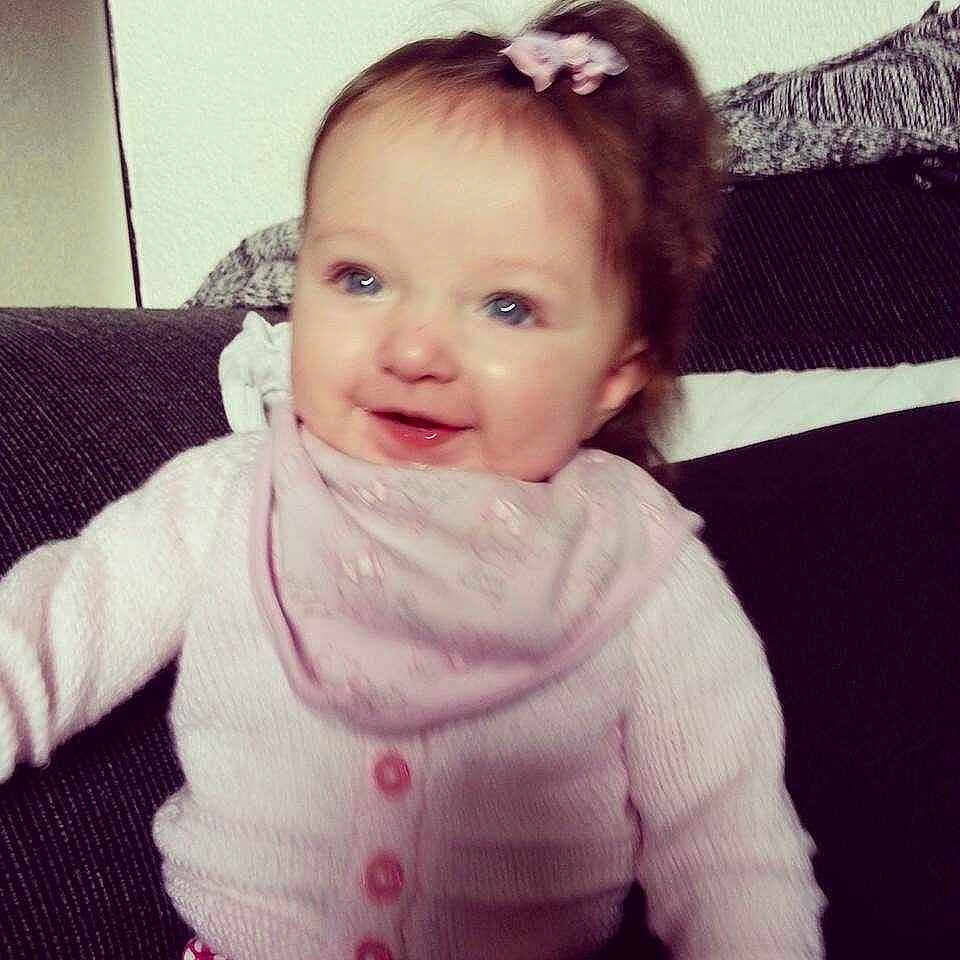 Marlie is registered to the contest to win money with this photo: