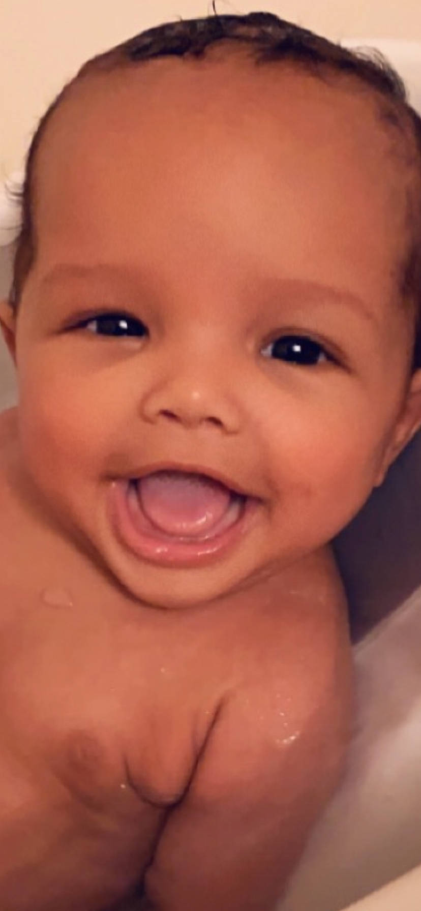 Avah is registered to the contest to win money with this photo: cheek, chin, ear, eyebrow, eyelash, finger, forehead, gesture, happy, human_body, iris, jaw, lip, mouth, neck, nose, person, skin, smile, tongue