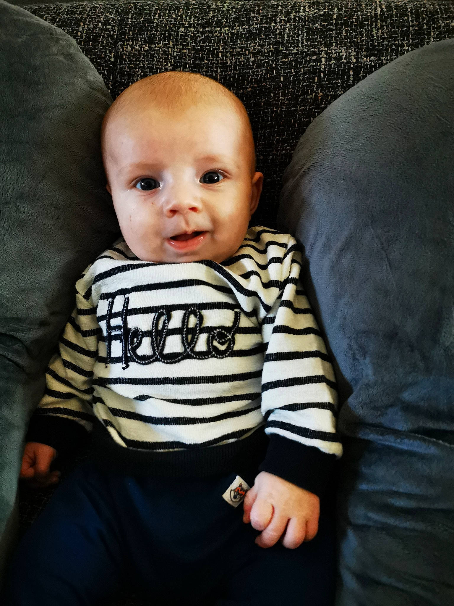 Liam participe au concours pour gagner de l'argent avec cette photo : baby, baby_toddler_clothing, cheek, child, chin, comfort, cool, eye, eyebrow, face, flash_photography, happy, head, iris, lip, person, skin, sleeve, smile, standing