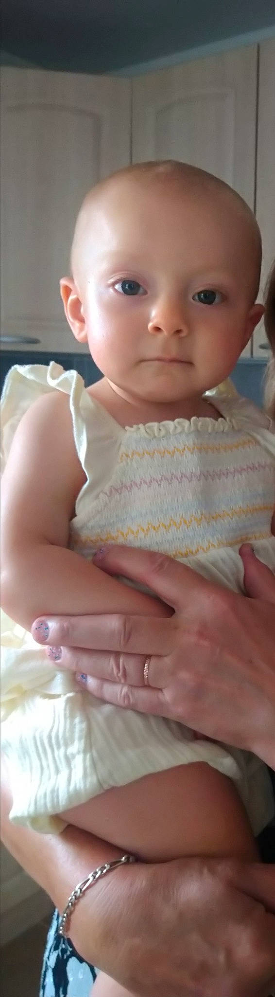 Joy participe au concours pour gagner de l'argent avec cette photo : baby, brown_hair, cheek, child, doll, dress, face, finger, hand, lip, neck, person, skin, thumb, toddler, toy