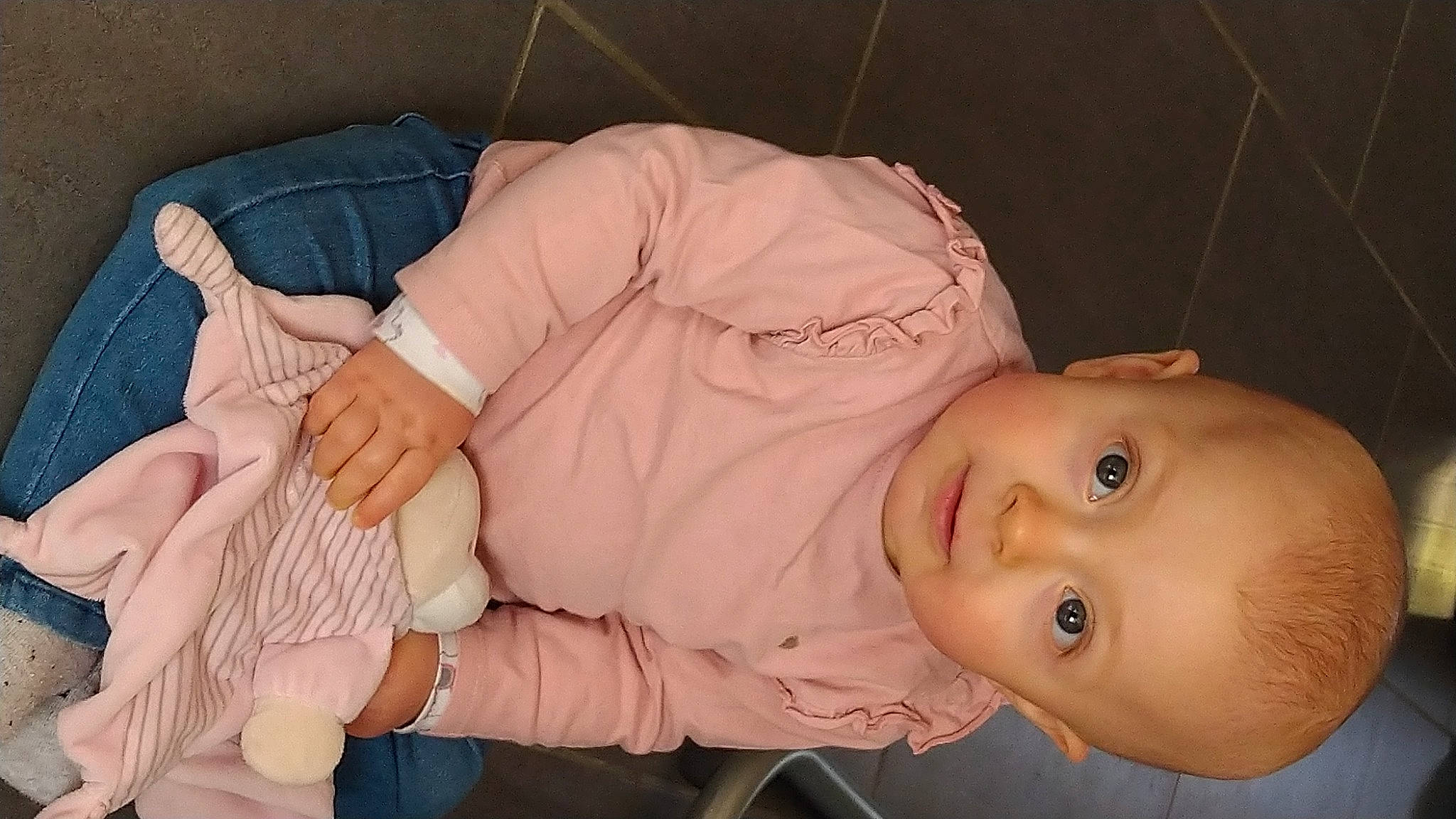 Joy participe au concours pour gagner de l'argent avec cette photo : arm, baby, cheek, child, ear, finger, hand, leg, mouth, nose, person, pink, product, skin, thumb, toddler