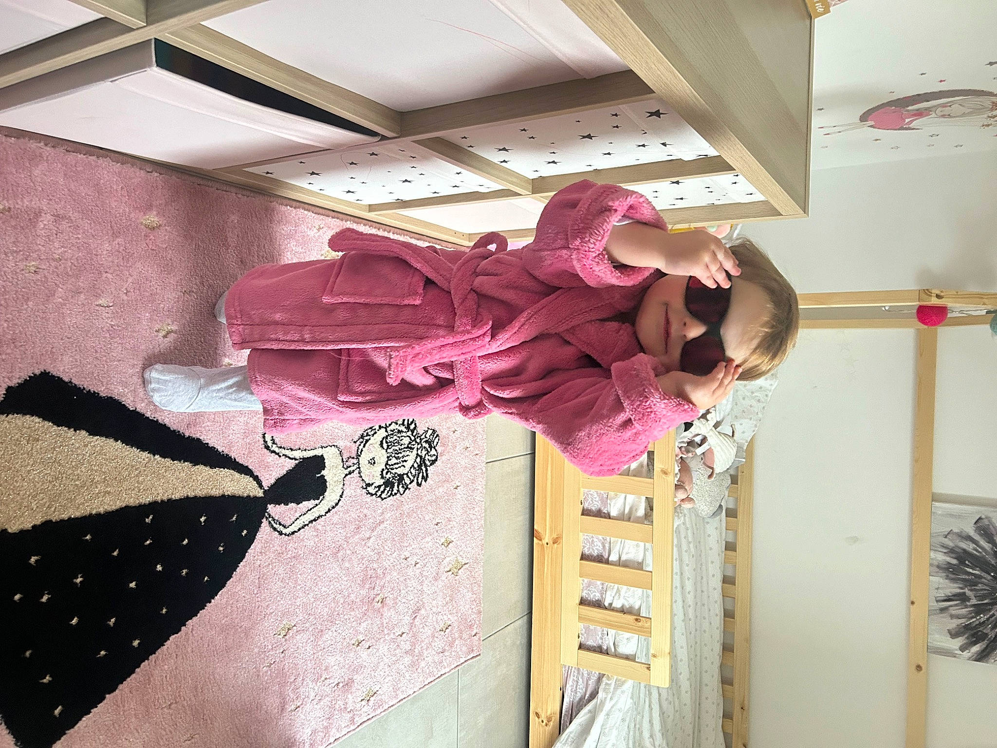 Lya a rejoint le concours — aidez-le/la à gagner de superbes lots ! art, carmine, ceiling, flooring, interior_design, linens, magenta, material_property, pattern, person, pink, plant, plaster, purple, room, space, textile, tree, visual_arts, window