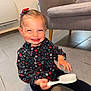 Victoire a rejoint le concours — aidez-le/la à gagner de superbes lots ! armchair, bright, brush, child, cute, floor, floral_pattern, furniture, hair_accessory, happy, indoor, leggings, long_sleeve, person, playful, sitting, small_hands, smiling, tile_floor, toddler