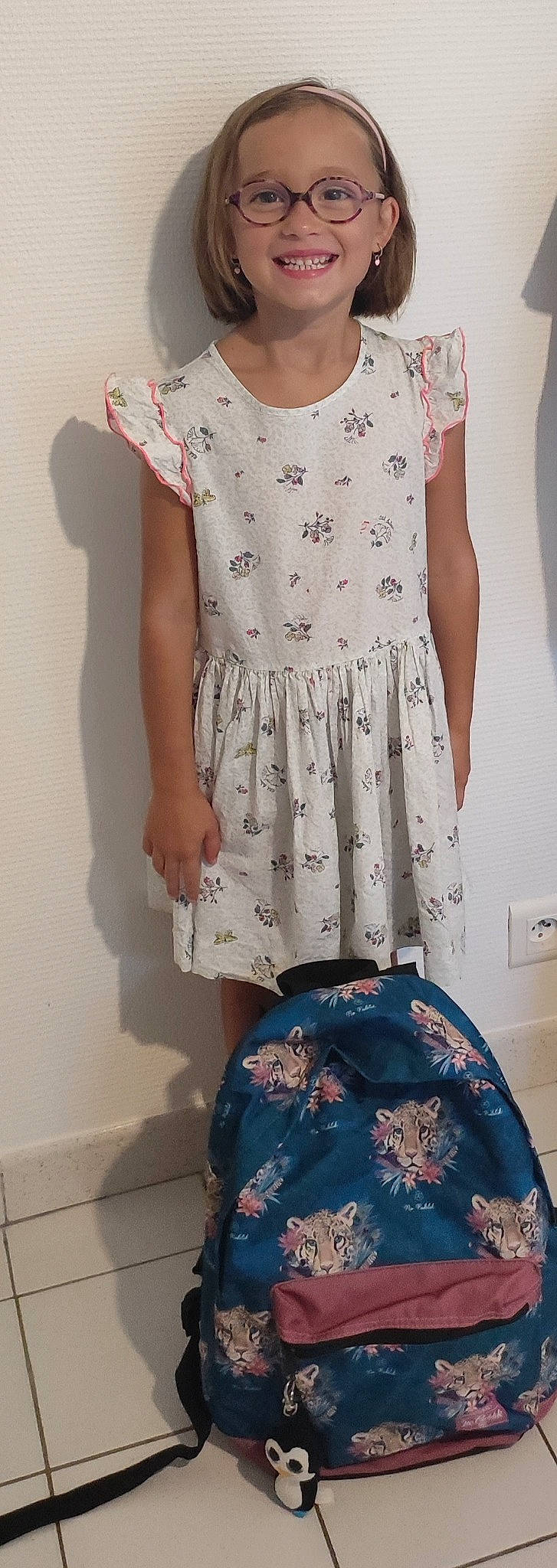 Romane a rejoint le concours — aidez-le/la à gagner de superbes lots ! baby_toddler_clothing, day_dress, dress, fashion, fashion_design, grey, joint, joy, luggage_and_bags, magenta, neck, one_piece_garment, outerwear, pattern, person, shoulder, sleeve, t_shirt, textile, thigh