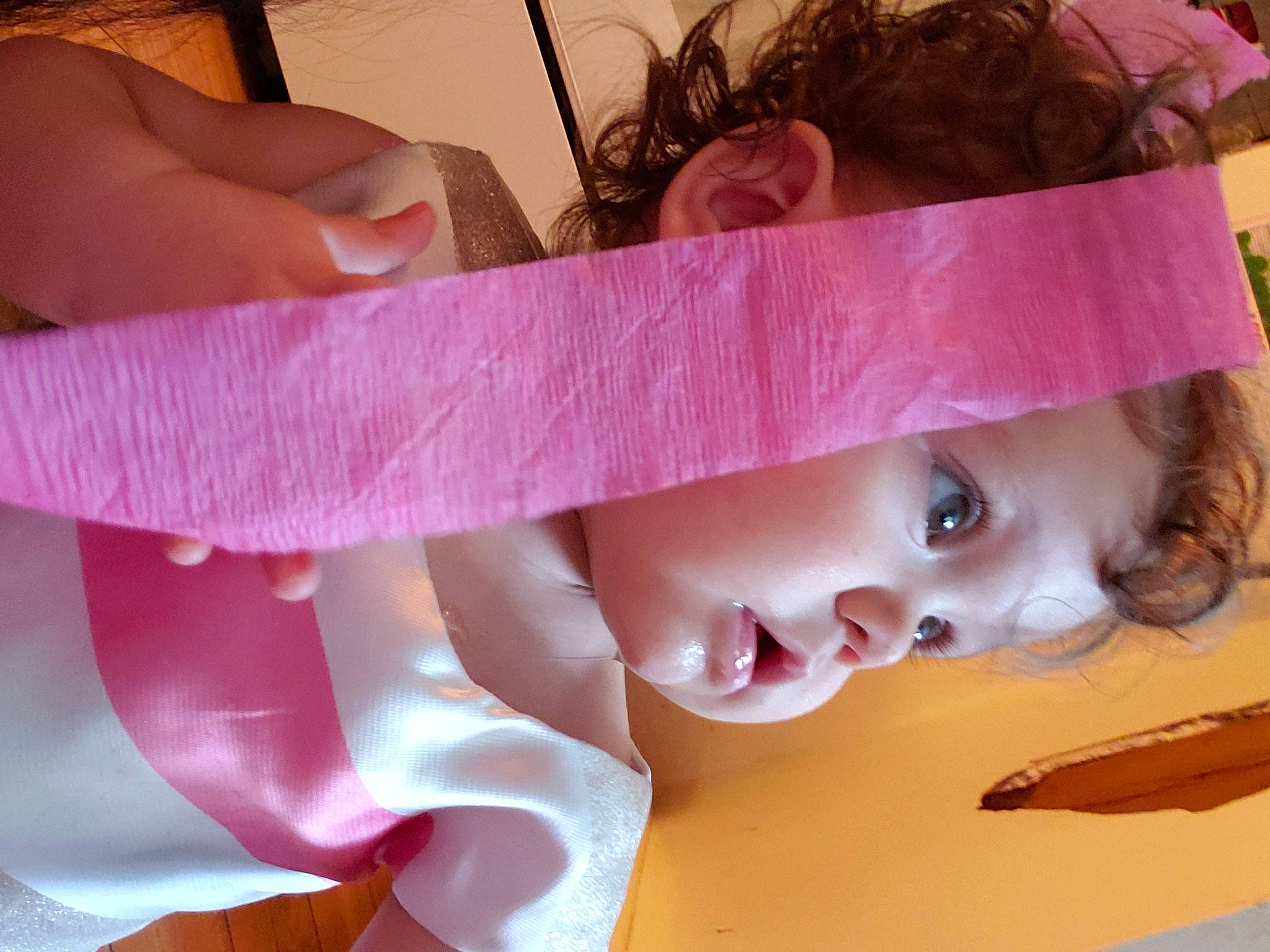 Haley a rejoint le concours — aidez-le/la à gagner de superbes lots ! baby, baby_products, baby_toddler_clothing, blond, brown_hair, cheek, child, craft, eyelash, hair_accessory, lip, nail, person, pink, skin, thread, toddler