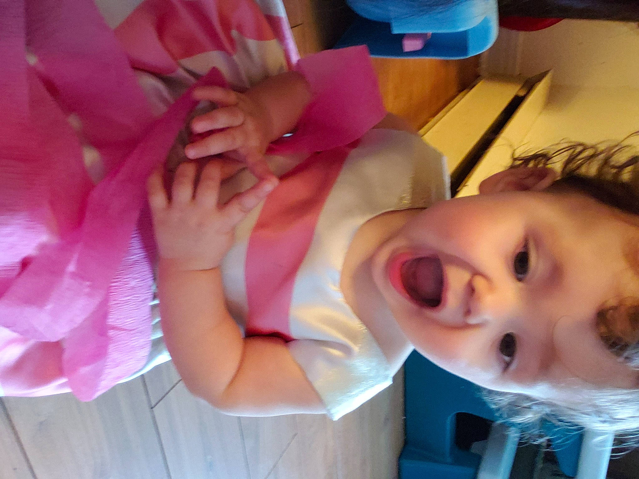 Haley participe au concours pour gagner de l'argent avec cette photo : baby, baby_toddler_clothing, child, eyelash, magenta, nail, person, pink, selfie, surprise, toddler