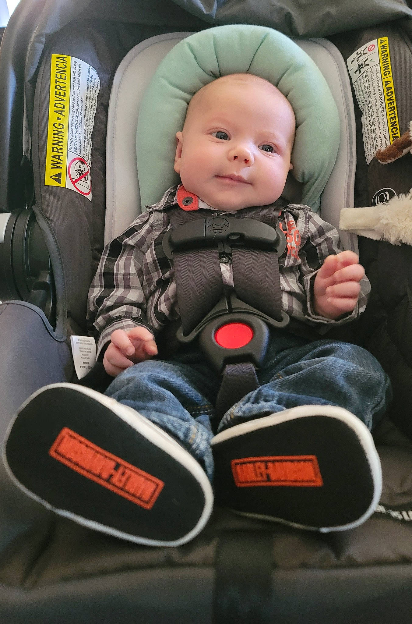 Dustin is registered to the contest to win money with this photo: auto_part, automotive_design, baby, baby_carriage, baby_products, baby_safety, baby_toddler_clothing, car_seat, car_seat_cover, carmine, child, comfort, motor_vehicle, person, product, seat_belt, service, sitting, smile, toddler