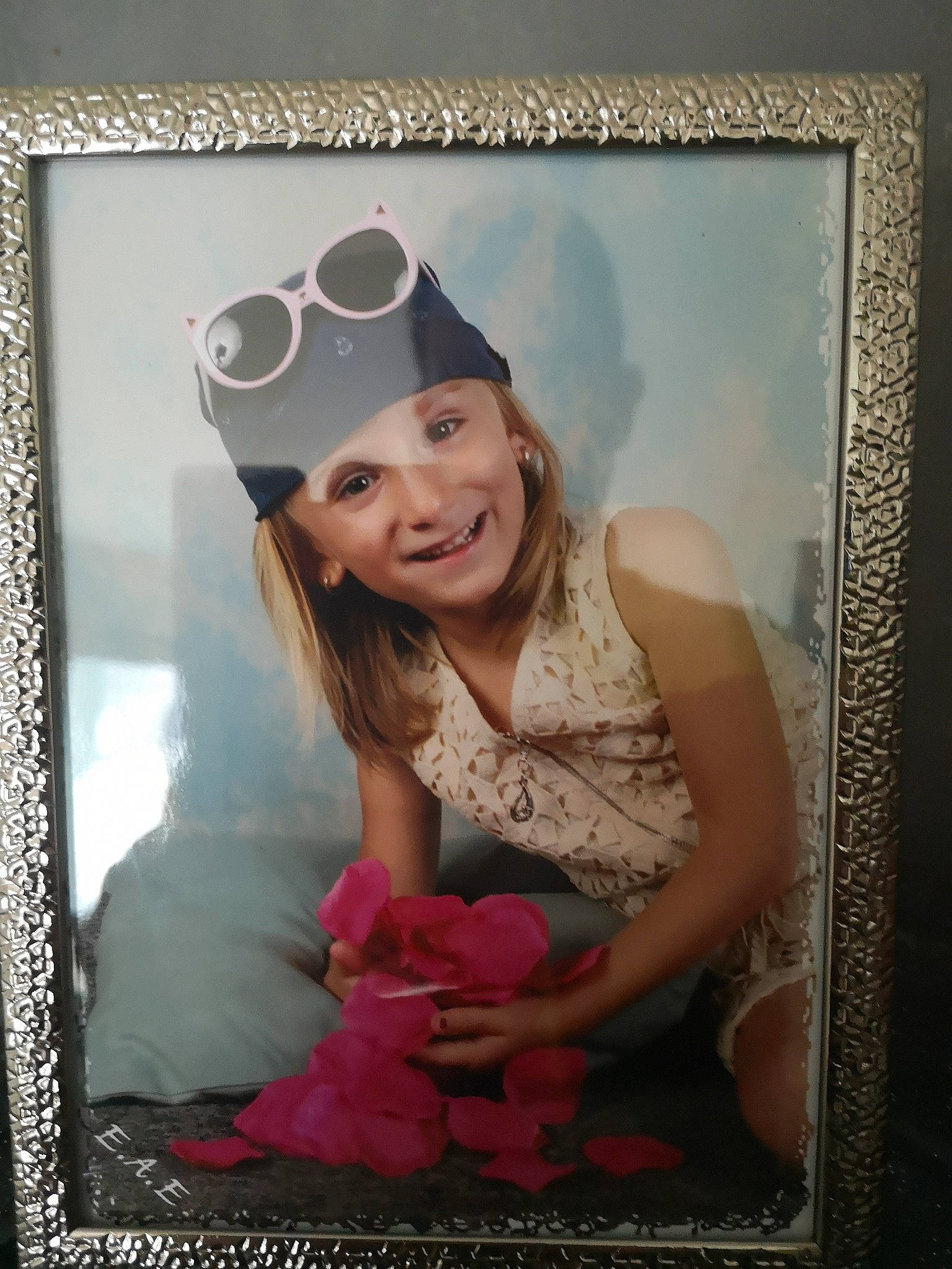 Klelya a rejoint le concours — aidez-le/la à gagner de superbes lots ! art, headpiece, joy, person, photography, picture_frame, pink, smile