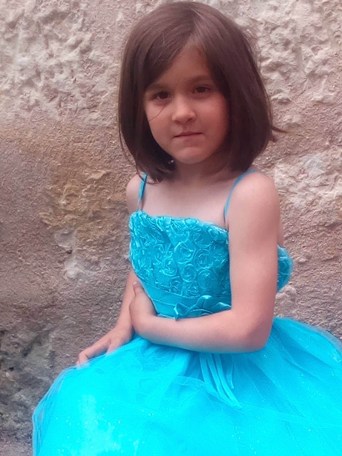 Léa participe au concours pour gagner de l'argent avec cette photo : arm, azure, black_hair, bridal_party_dress, day_dress, dress, eye, face, fashion_design, flash_photography, formal_wear, gown, hair, happy, head, iris, one_piece_garment, person, shoulder, skin