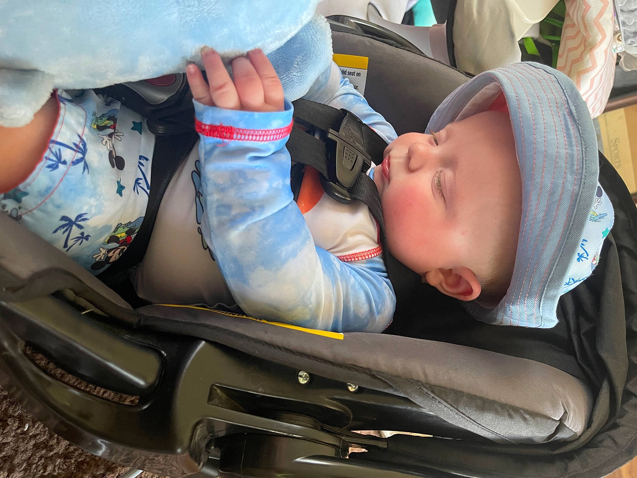 Anthony is registered to the contest to win money with this photo: auto_part, automotive_design, automotive_exterior, automotive_wheel_system, baby, baby_carriage, baby_in_car_seat, baby_products, bumper, car_seat, child, comfort, family_car, head_restraint, headwear, human_leg, luxury_vehicle, motor_vehicle, person, personal_protective_equipment