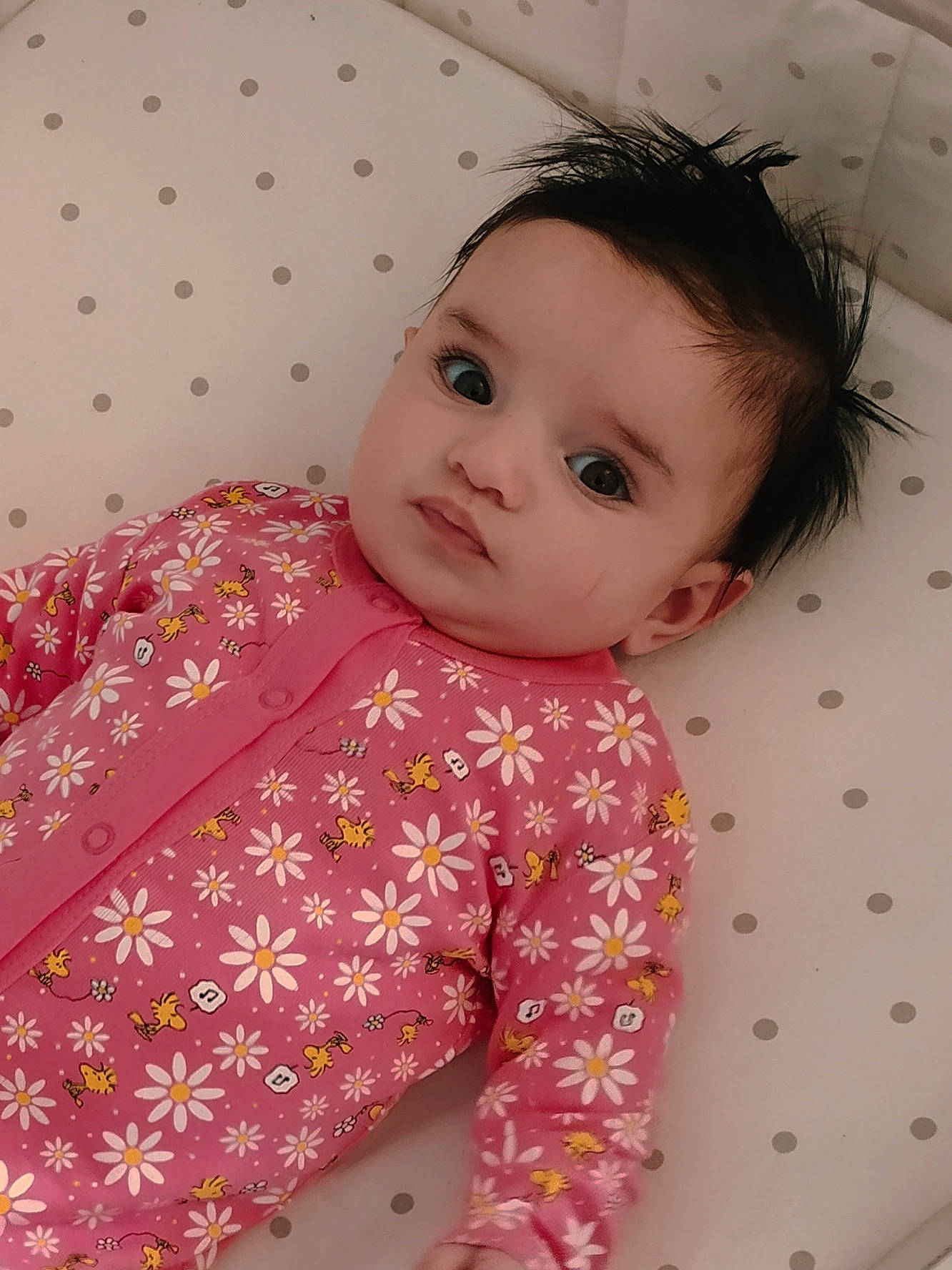 Sophie a rejoint le concours — aidez-le/la à gagner de superbes lots ! baby, baby_toddler_clothing, cheek, child, chin, eye, eyelash, facial_expression, hair, iris, linens, lip, neck, nose, pattern, person, pink, skin, sleeve, textile