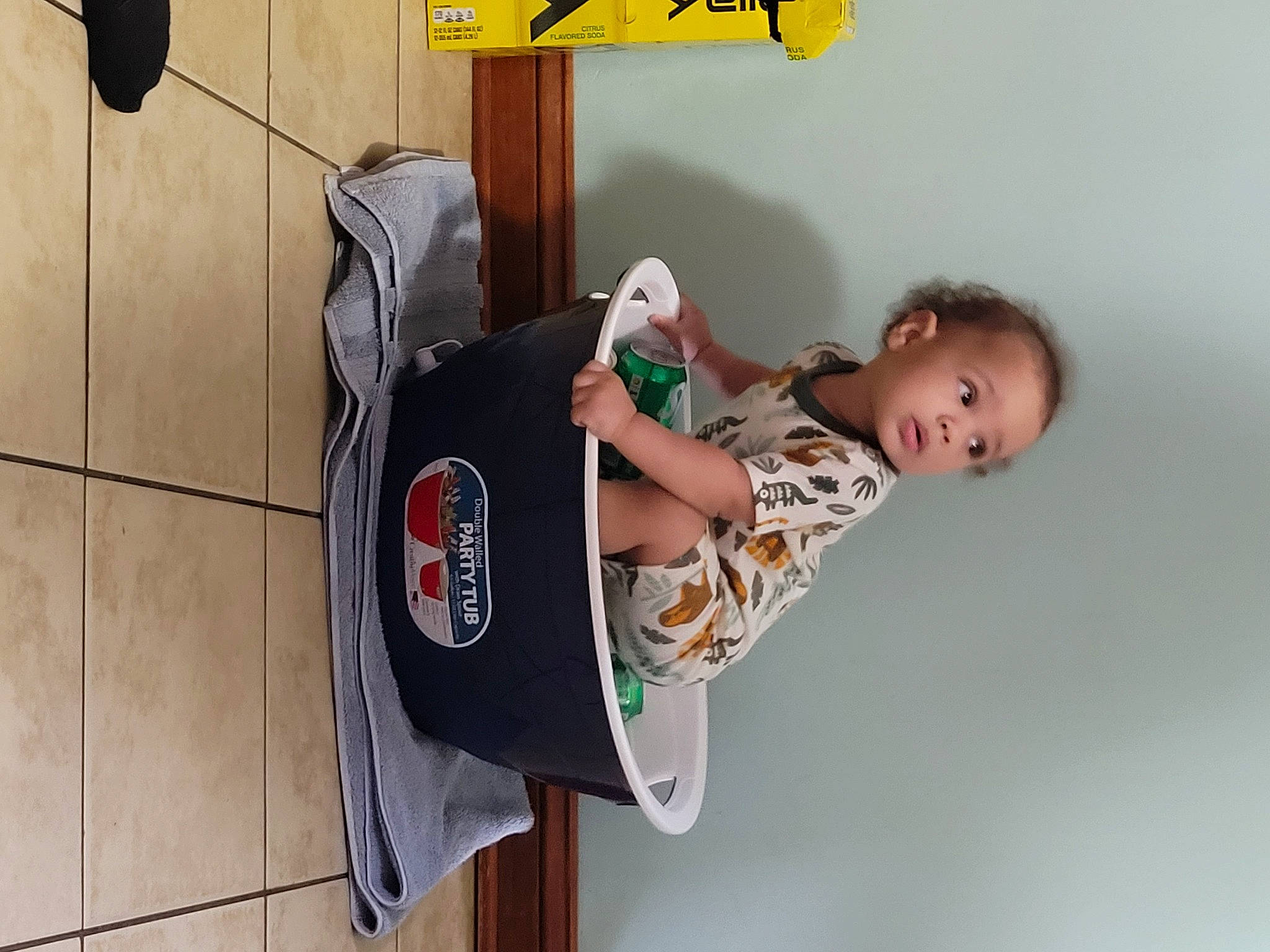Khalil is registered to the contest to win money with this photo: baby, chair, child, elbow, flooring, happy, person, room, sleeve, t_shirt, thigh, toddler, wood, wrist