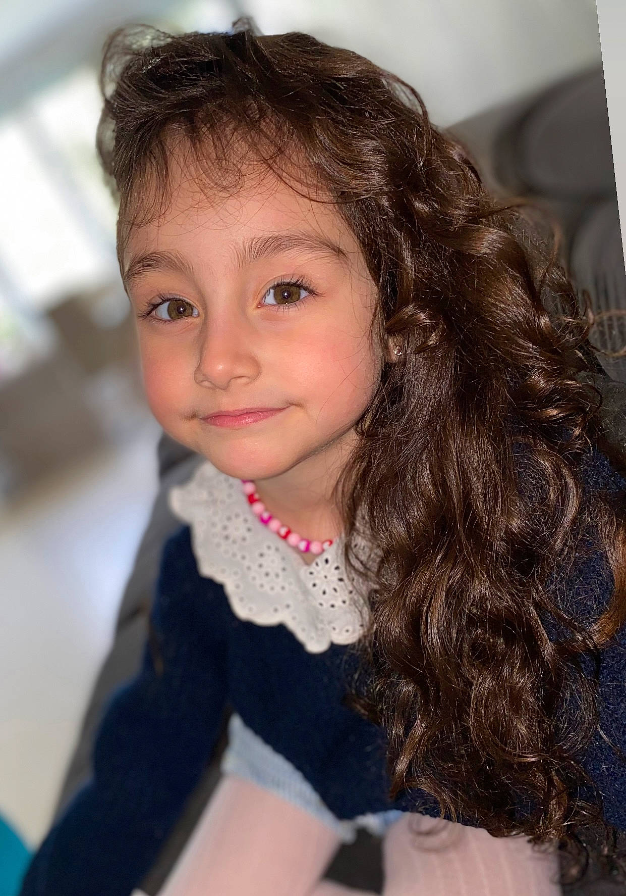 Lussi participe au concours pour gagner de l'argent avec cette photo : beauty, black_hair, blond, brown_hair, cheek, close_up, eye, eyelash, flash_photography, fun, happy, iris, jaw, joy, layered_hair, lip, long_hair, nose, person, ringlet