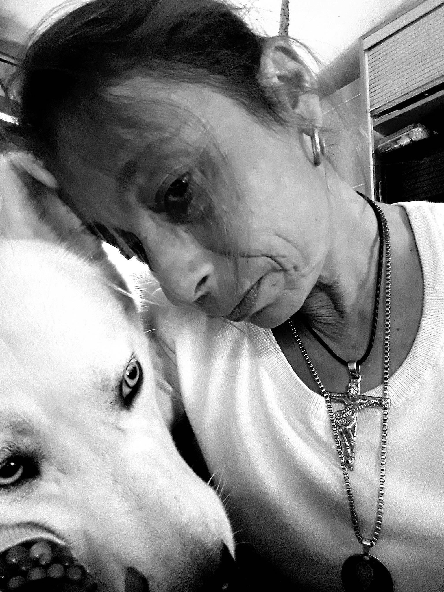 Blue participe au concours pour gagner de l'argent avec cette photo : black, black_and_white, cheek, emotion, eye, face, girl, head, human, mammal, monochrome_photography, nose, person, photograph, photography, skin, snapshot, snout, vertebrate, white