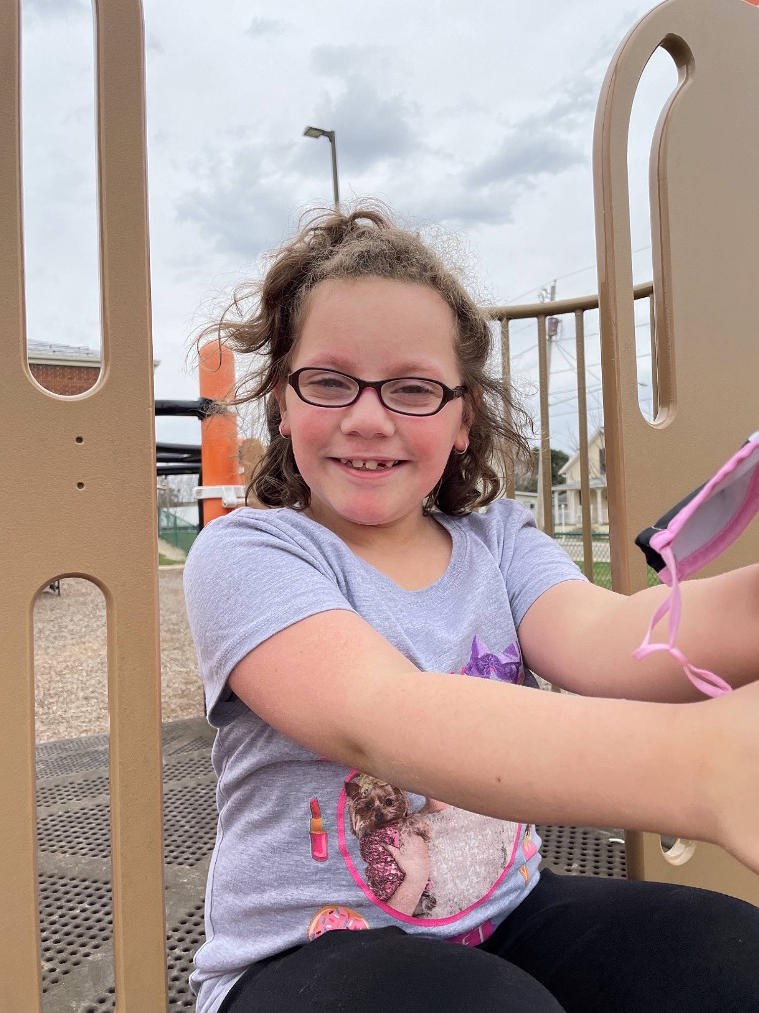 Lyndsey is registered to the contest to win money with this photo: beauty, elbow, eye, eyewear, face, facial_expression, fun, glasses, hair, hairstyle, happy, joy, leisure, person, pink, shoulder, skin, sky, smile, summer