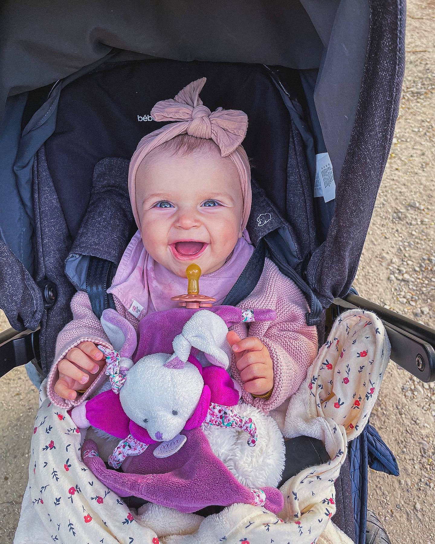 Lidya participe au concours pour gagner de l'argent avec cette photo : baby, baby_carriage, baby_toddler_clothing, chair, cheek, comfort, eye, face, happy, head, headgear, iris, person, pink, product, purple, smile, toddler, toy, violet