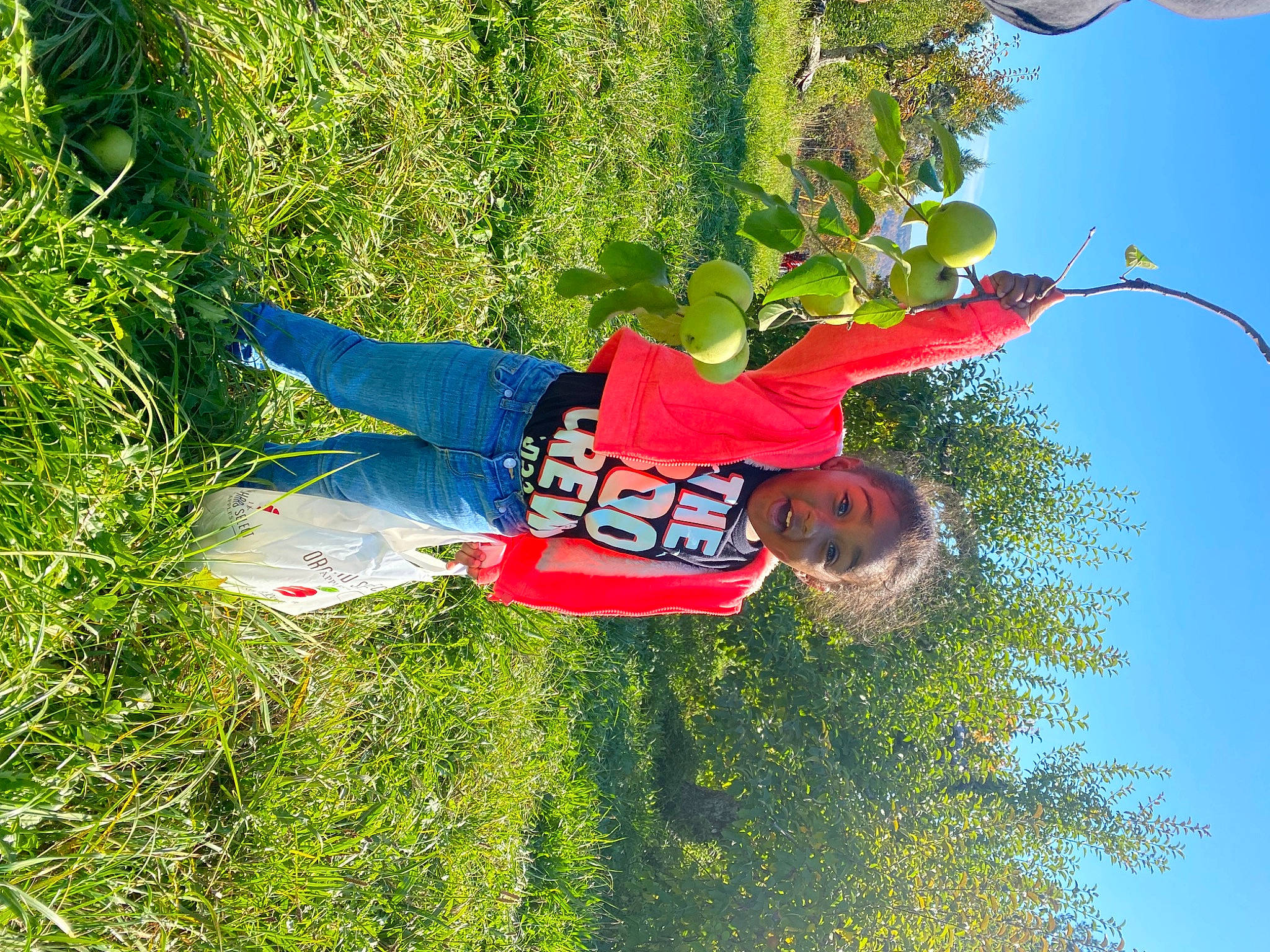 Elizabeth is registered to the contest to win money with this photo: adventure, botany, electric_blue, fun, grass, grassland, happy, leisure, organism, people_in_nature, person, plant, pole, recreation, sky, street_light, surprise, t_shirt, tree, vegetation