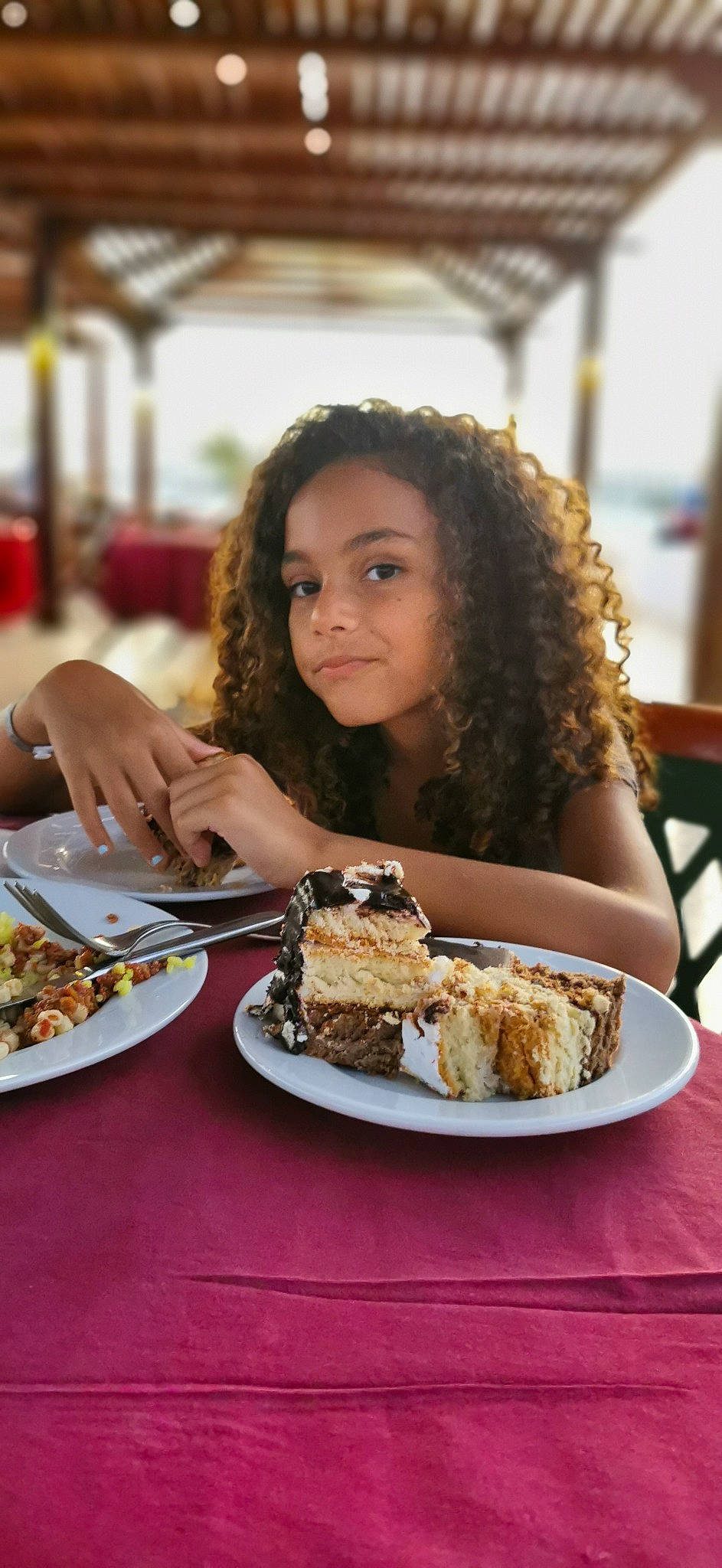 Ayah a rejoint le concours — aidez-le/la à gagner de superbes lots ! baked_goods, baking, cake, chair, comfort_food, cuisine, dessert, dish, eating, event, finger_food, food, food_craving, ingredient, joy, junk_food, person, plate, recipe, sweetness