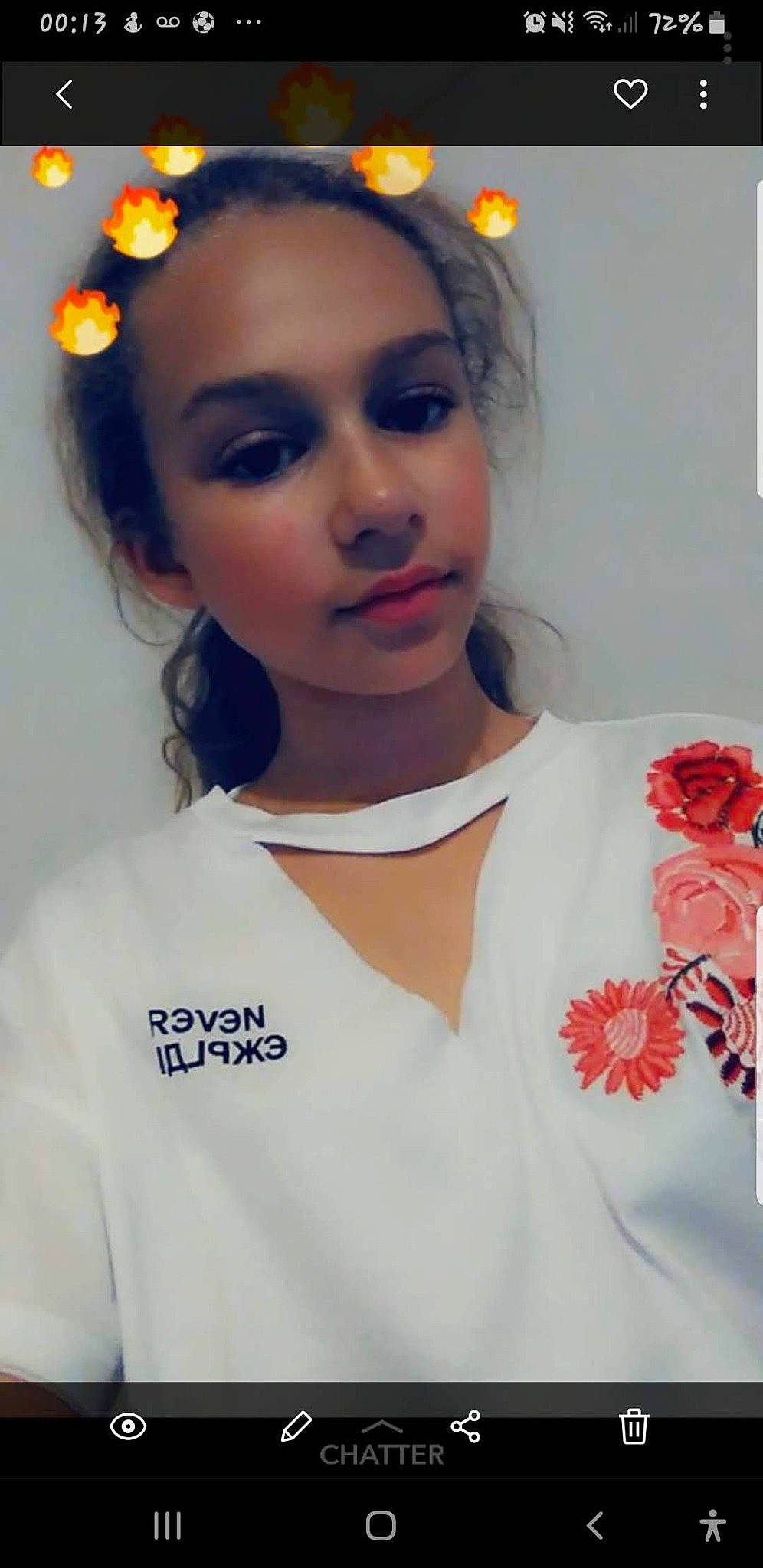 Gabriella a rejoint le concours — aidez-le/la à gagner de superbes lots ! chin, cool, cosmetics, earrings, eyebrow, eyelash, face, fashion, flower, hair, hairstyle, lip, lipstick, makeover, neck, person, shoulder, skin, sleeve, street_fashion