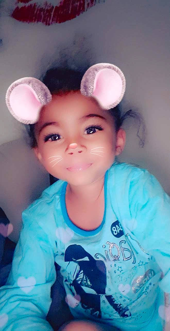 Kayna participe au concours pour gagner de l'argent avec cette photo : baby_toddler_clothing, cheek, chin, ear, electric_blue, eye, eyebrow, eyelash, forehead, fun, gesture, happy, headwear, lip, neck, nose, party_supply, person, pink, skin