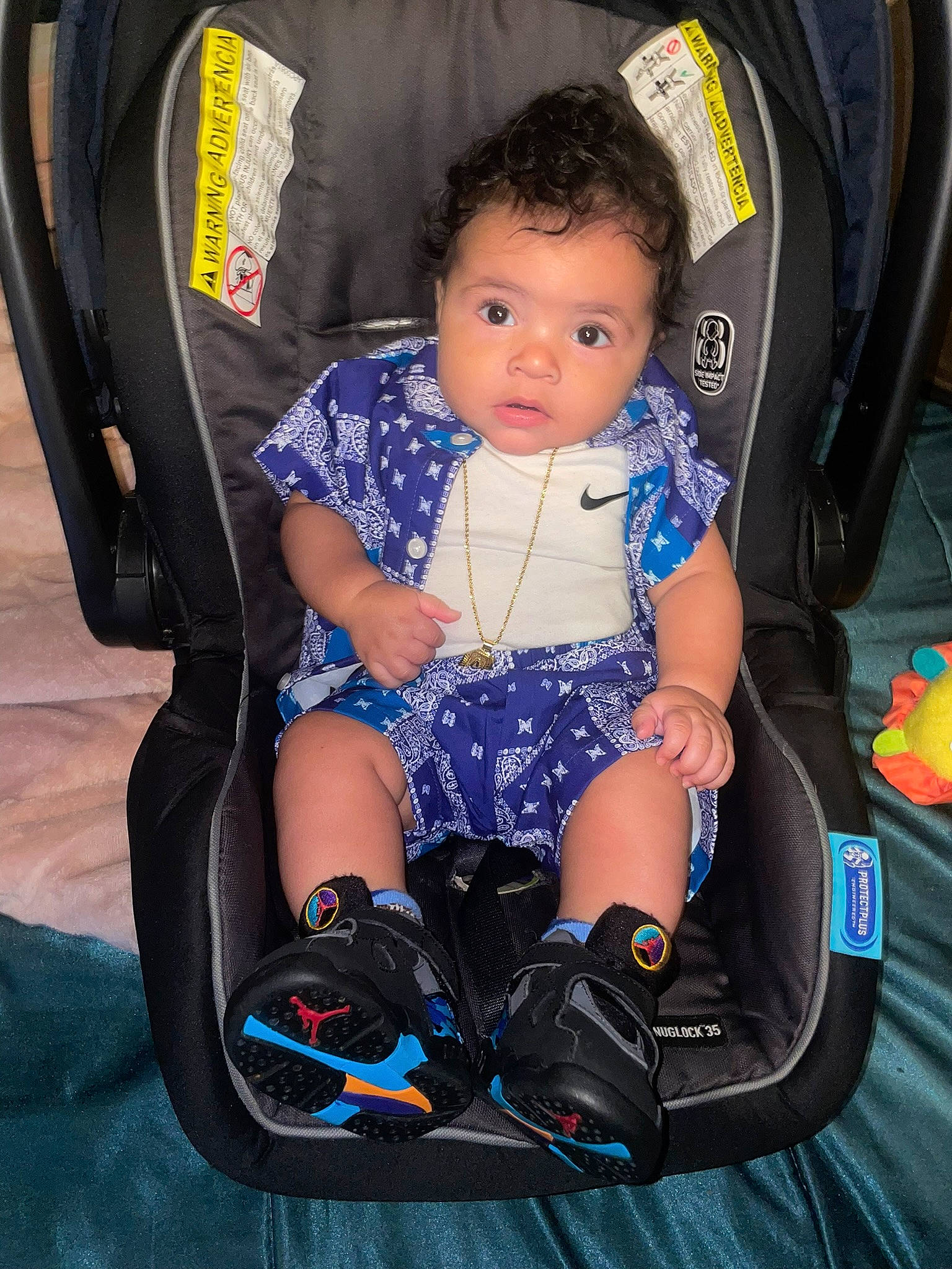Atreus is registered to the contest to win money with this photo: auto_part, baby, baby_carriage, baby_products, baby_toddler_clothing, bag, car_seat, chair, child, comfort, electric_blue, fun, lap, leisure, luggage_and_bags, person, recreation, sitting, thigh, toddler