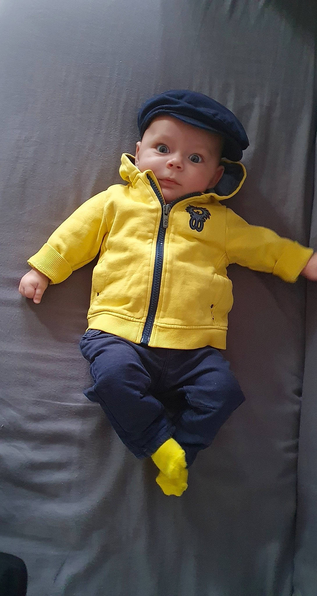 Charles a rejoint le concours — aidez-le/la à gagner de superbes lots ! baby_toddler_clothing, beauty, cap, cheek, curtain, electric_blue, eye, face, finger, flash_photography, fun, gesture, happy, headwear, human, human_body, jacket, nose, person, sleeve