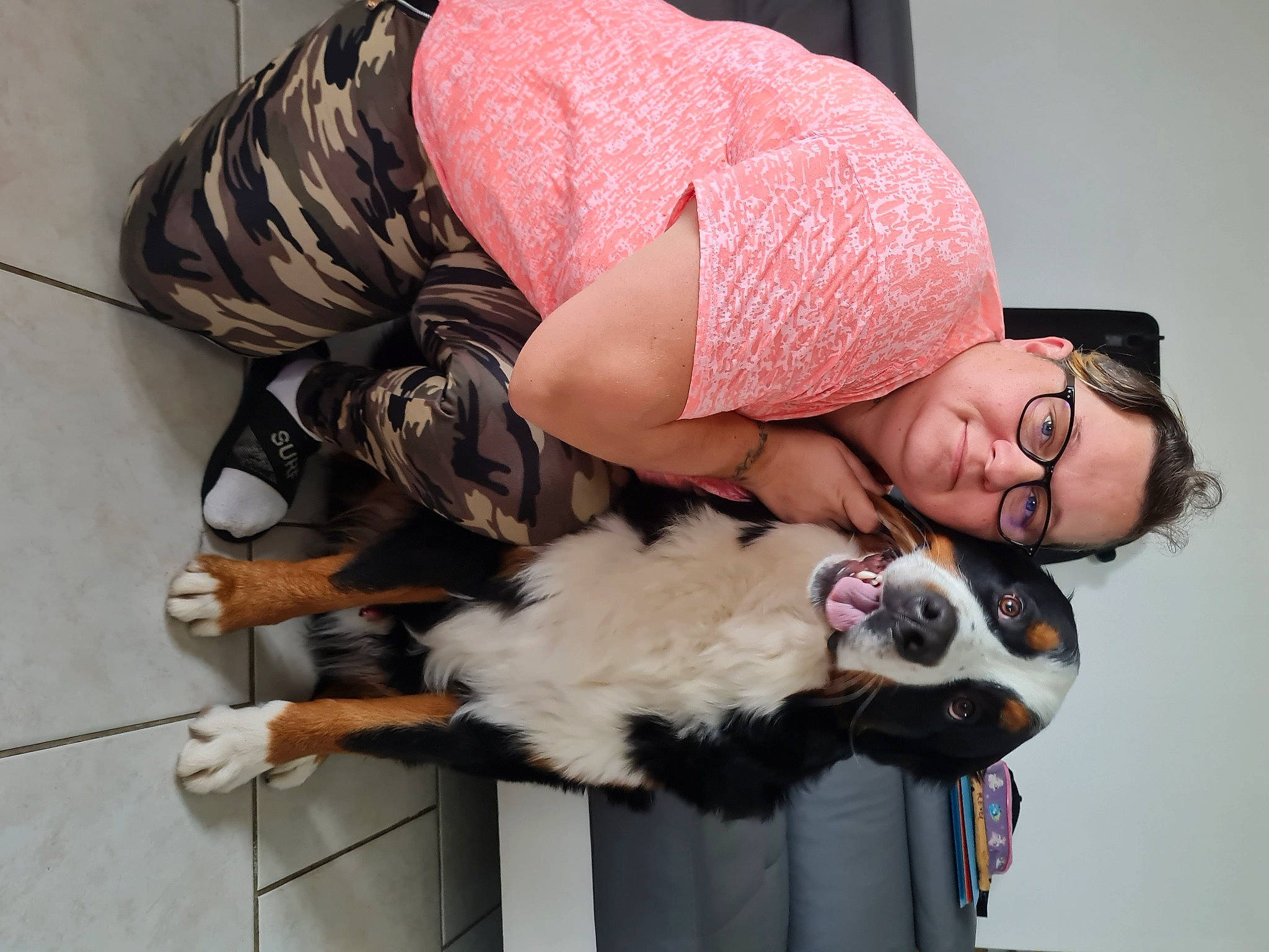 Kooky a rejoint le concours — aidez-le/la à gagner de superbes lots ! canidae, carnivore, companion_dog, dog, dog_breed, fur, goggles, leash, love, pet_supply, snout, sporting_group, street_fashion, tongue