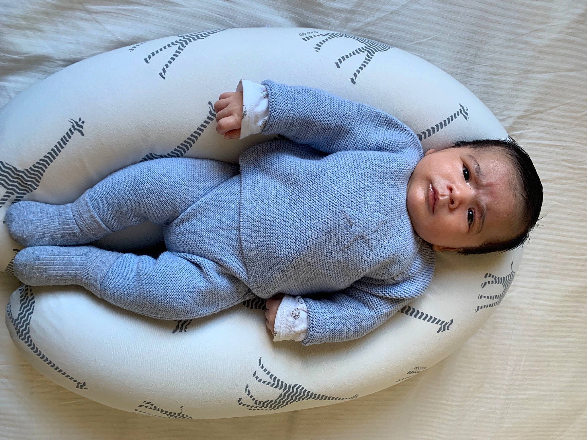 Liam a rejoint le concours — aidez-le/la à gagner de superbes lots ! arm, baby, baby_sleeping, baby_toddler_clothing, comfort, elbow, finger, hand, human_body, joint, knee, leg, mouth, neck, person, product, skin, sleeve, stomach, textile