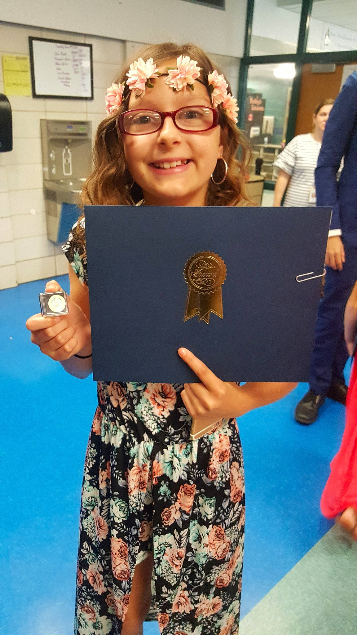 Shayla is registered to the contest to win money with this photo: abdomen, arm, clothing, eyewear, fashion, fashion_accessory, flooring, fun, girl, glasses, hairstyle, headwear, joint, joy, person, shoulder, smile, sunglasses, t_shirt, trunk