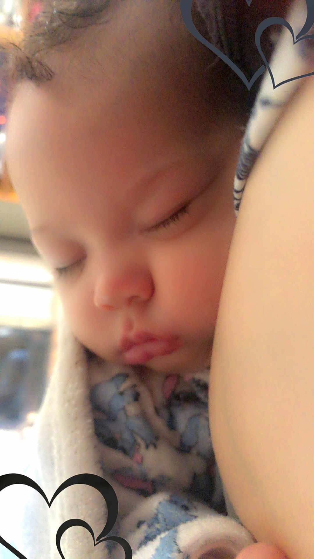 Kaïlly participe au concours pour gagner de l'argent avec cette photo : baby, sleeping, close_up, blanket, cozy, face, peaceful, child, infant, soft_light, cute, adorable, wrapped, cartoon_print, heart_doodle, calm, portrait, skin, eyelashes, lips