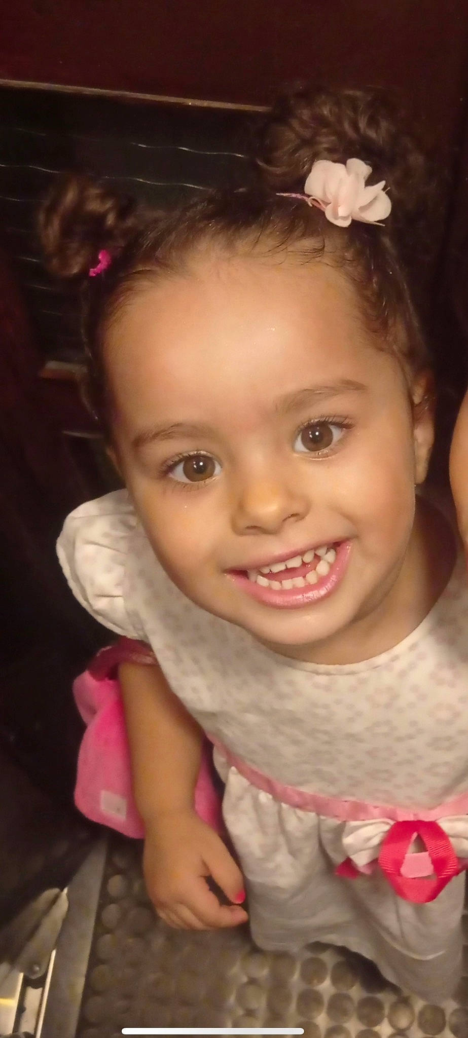 Nouheyla participe au concours pour gagner de l'argent avec cette photo : cheek, chin, cool, dress, eye, eyebrow, eyelash, flash_photography, forehead, happy, head, human_body, iris, joy, lip, neck, nose, person, pink, skin