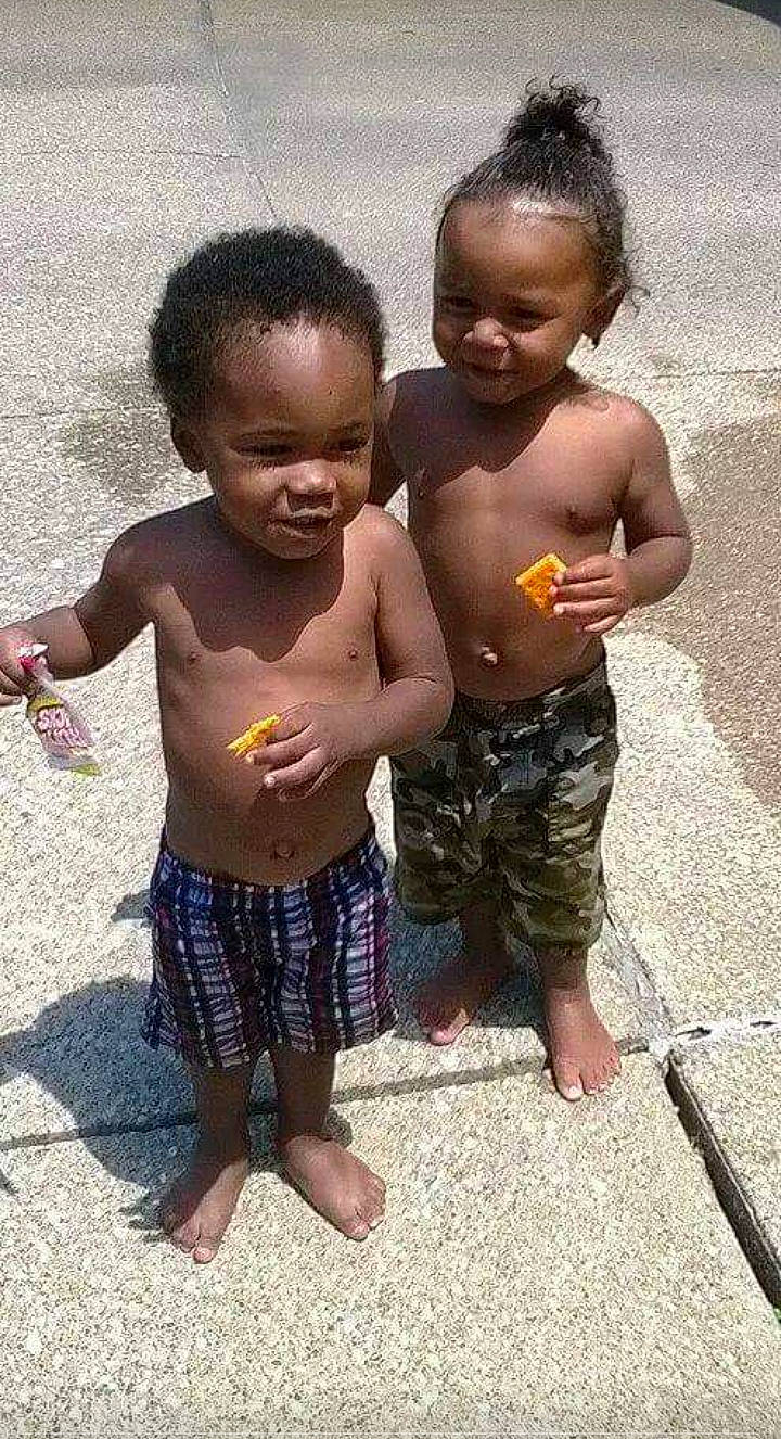 Malikeigh is registered to the contest to win money with this photo: abdomen, adaptation, barechested, barefoot, chest, child, fun, happy, head, human, joy, people_in_nature, person, play, recreation, smile, toddler, vacation, vest, waist