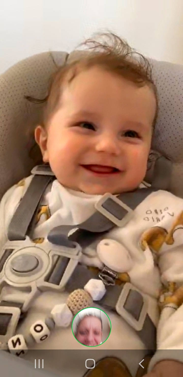 Nino a rejoint le concours — aidez-le/la à gagner de superbes lots ! baby, baby_toddler_clothing, cheek, child, chin, eye, eyelash, face, facial_expression, finger, happy, head, joy, mouth, nose, organ, person, product, skin, smile