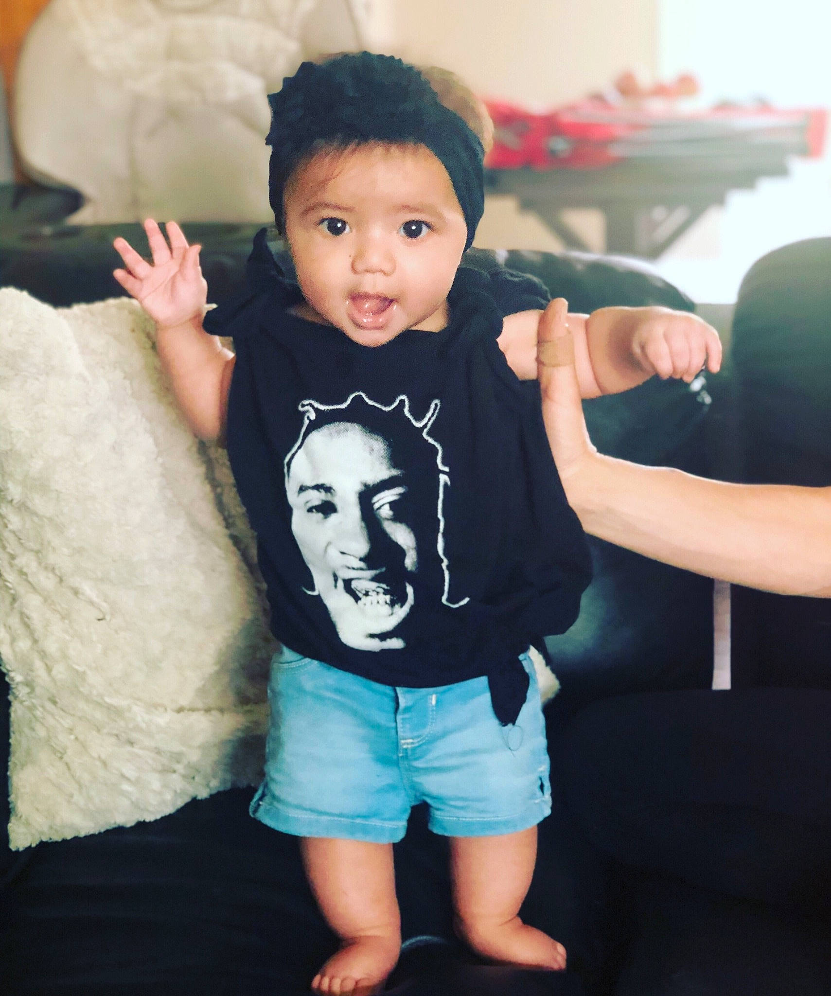 Arrow is registered to the contest to win money with this photo: arm, baby, beauty, black_hair, cheek, child, cool, face, finger, forehead, hand, head, leg, person, shoulder, skin, smile, snapshot, standing, t_shirt