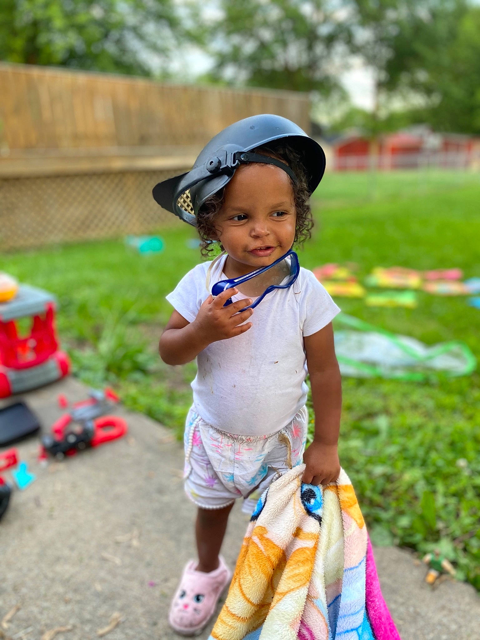 Harmonie is registered to the contest to win money with this photo: baby, child, dress, grass, happy, headgear, headwear, person, picnic, pink, plant, play, recreation, shoe, skin, smile, summer, sun_hat, toddler, vacation