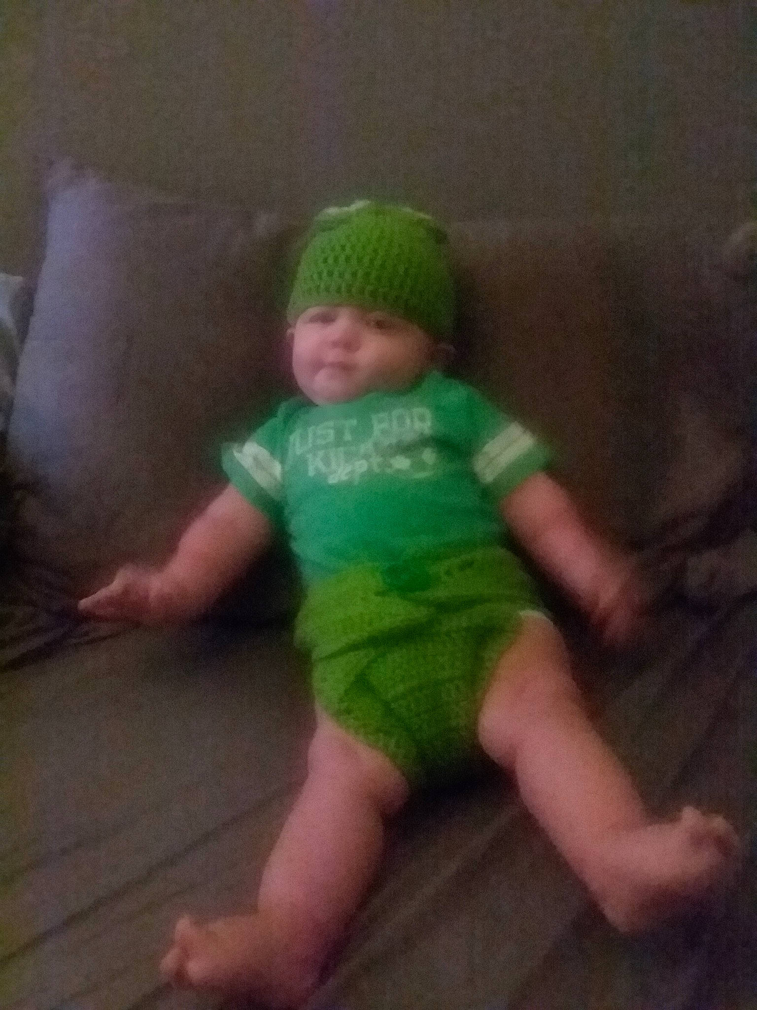 Hience is registered to the contest to win money with this photo: child, finger, fun, girl, green, hand, headgear, infant, leg, mouth, person, play, product, textile, thigh, toddler