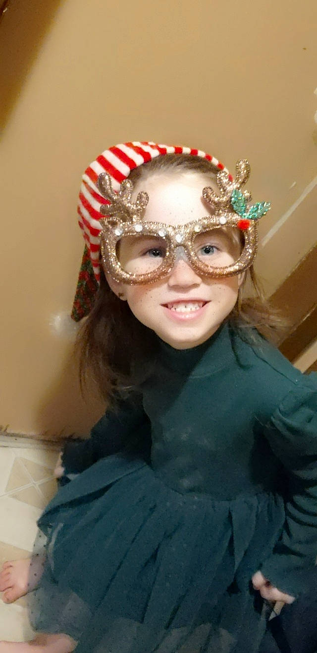 Serena is registered to the contest to win money with this photo: cool, eye, eyebrow, eyelash, eyewear, face, fashion_design, flash_photography, fun, glasses, goggles, hair, happy, head, headgear, headpiece, joy, lip, person, personal_protective_equipment