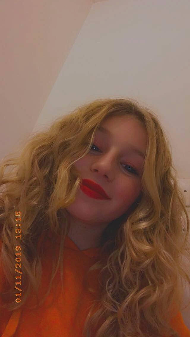 Aythana a rejoint le concours — aidez-le/la à gagner de superbes lots ! beauty, blond, brown_hair, chin, eyebrow, face, forehead, hair, hairstyle, head, lady, layered_hair, lip, long_hair, mouth, nose, person, photography, portrait, selfie