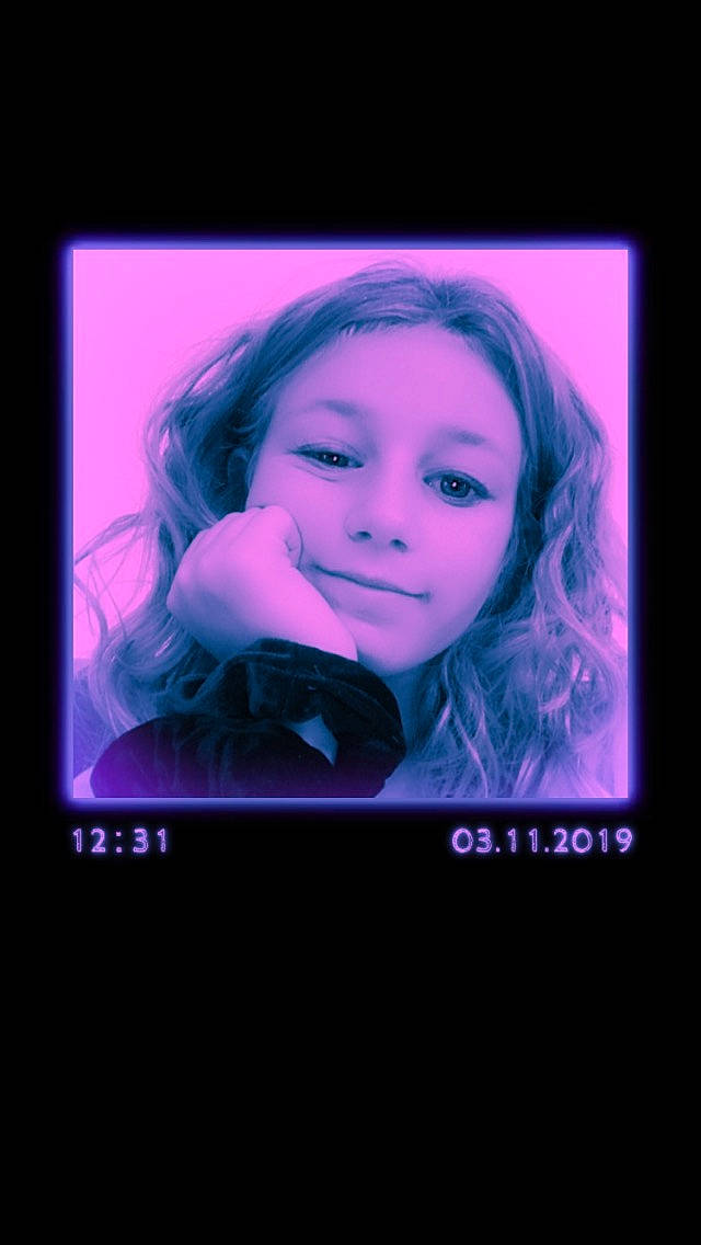 Aythana  participe au concours pour gagner de l'argent avec cette photo : face, head, magenta, media, person, photography, portrait, purple, text, violet