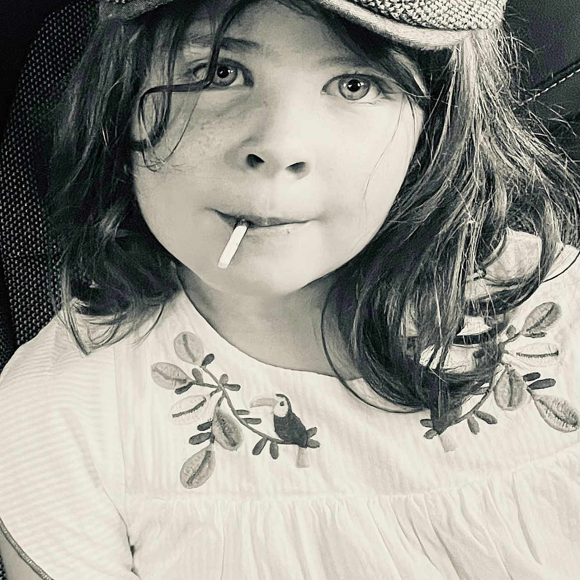 Orléane a rejoint le concours — aidez-le/la à gagner de superbes lots ! baseballcap, cap, child, clothing, cosmetics, face, female, girl, happy, hat, head, lipstick, person, photography, portrait, selfie, smile, smoke, smoking, sunhat